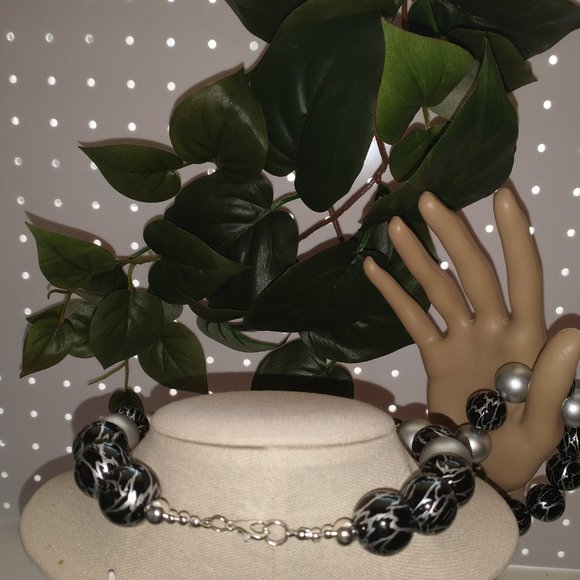 Black and Silver Chunky Statement Necklace / Bracelet / Earring Set - Picture 6 of 10